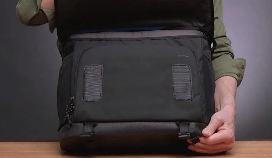 Torba Tenba Messenger DNA 13 czarna
